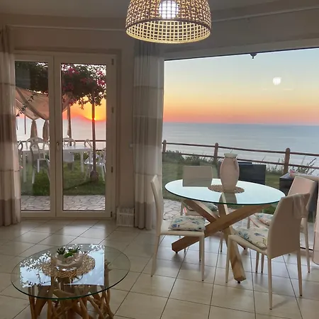 ヴィラ Incanto ザンブローネ